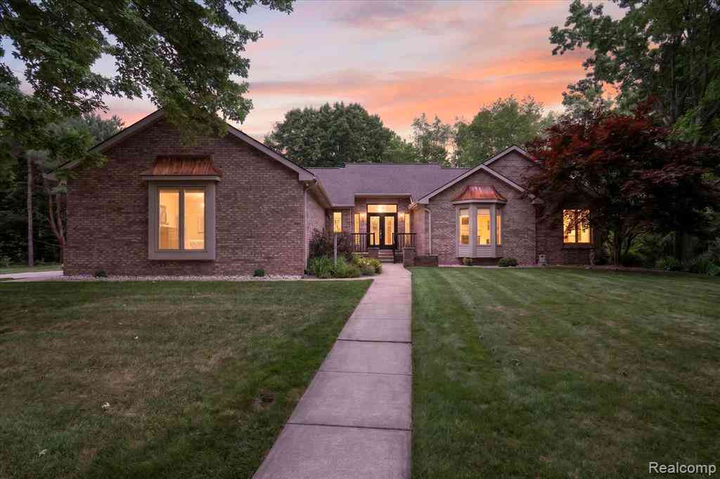 Homes For Sale - 4037 Chilson Road <br/> Howell, MI 48843