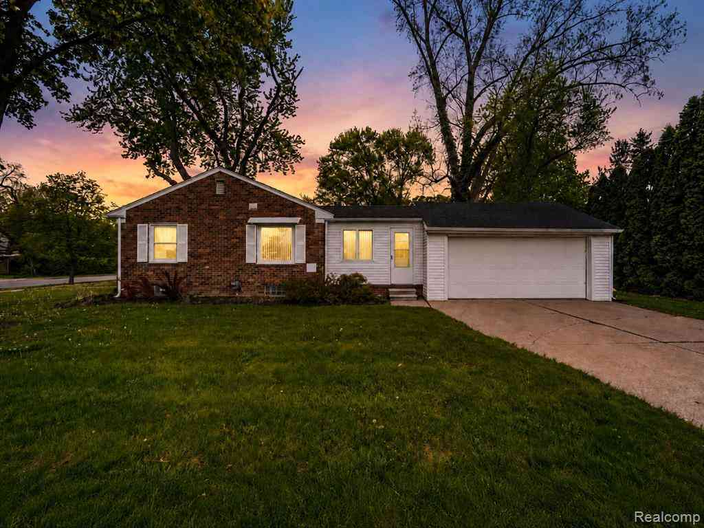 Homes For Sale - 2423 Crooks Road <br/> Royal Oak, MI 48073