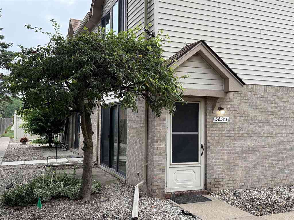 Condo For Sale - 38573 Wellington Drive <br/> Clinton Township, MI 48036