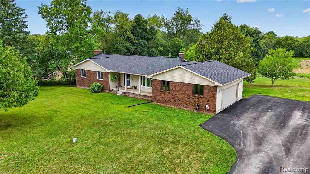Homes For Sale - 6895 Stow Road <br/> Fowlerville, MI 48836