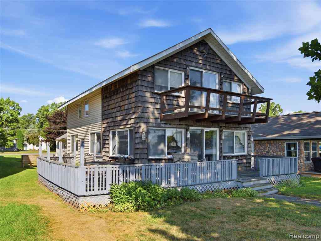 Homes For Sale - 12029 Torrey Road <br/> Fenton, MI 48430