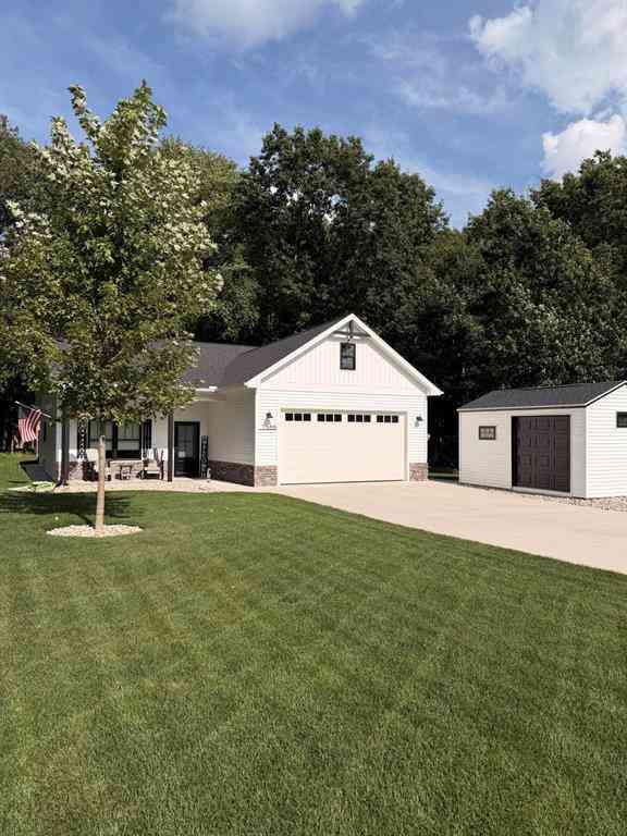 Homes For Sale - 7586 Regency Lane <br/> Canadian Lakes, MI 49346