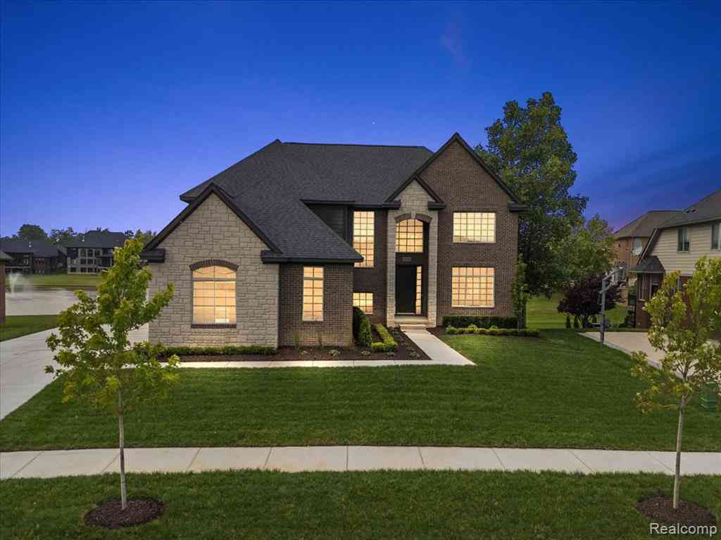 Homes For Sale - 16199 Via Colico  <br/> Macomb, MI 48042