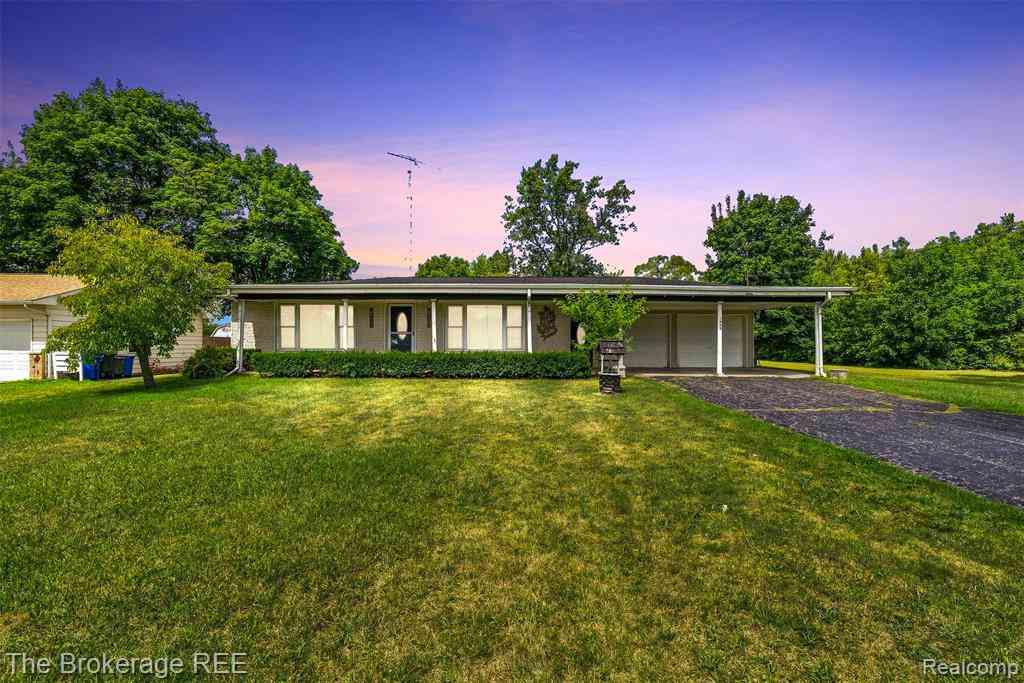 Homes For Sale - 1049 E Hill Road <br/> Grand Blanc, MI 48439