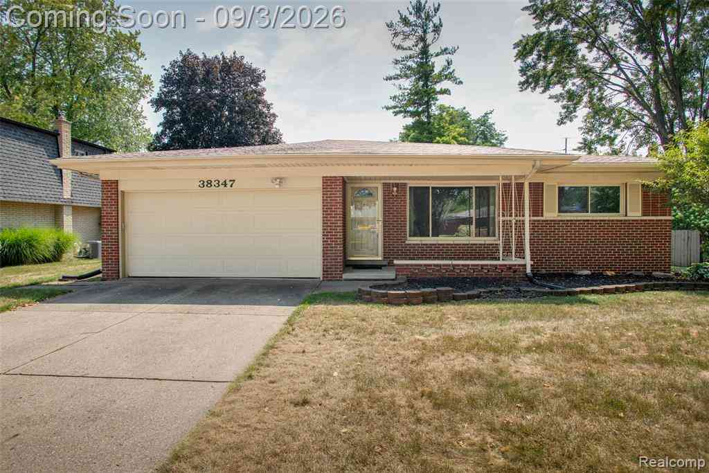 Homes For Sale - 38347 Roycroft Court <br/> Livonia, MI 48154
