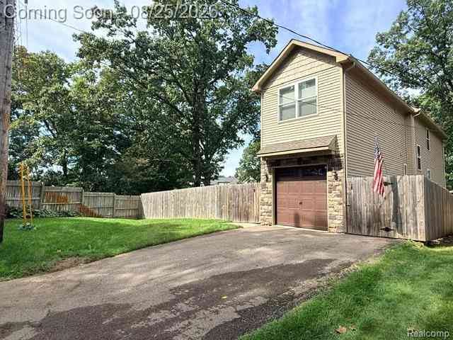 Homes For Sale - 5545 Paradise Street <br/> Commerce Twp, MI 48382