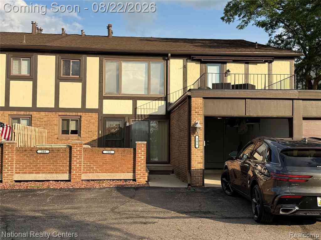 Condo For Sale - 206 Country Club Drive <br/> Saint Clair Shores, MI 48082