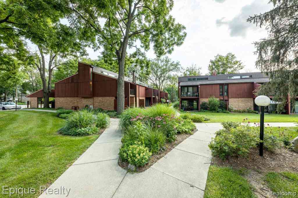Condo For Sale - 1803 Independence Boulevard <br/> Ann Arbor, MI 48104