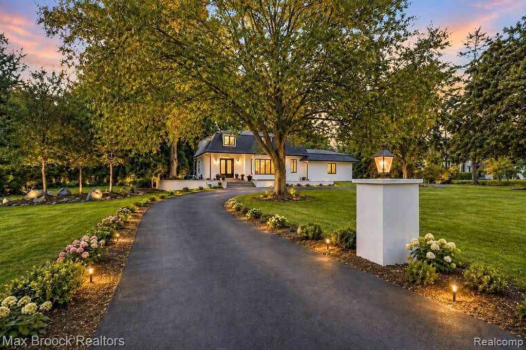 Homes For Sale - 7244 Lahser Road <br/> Bloomfield Hills, MI 48301