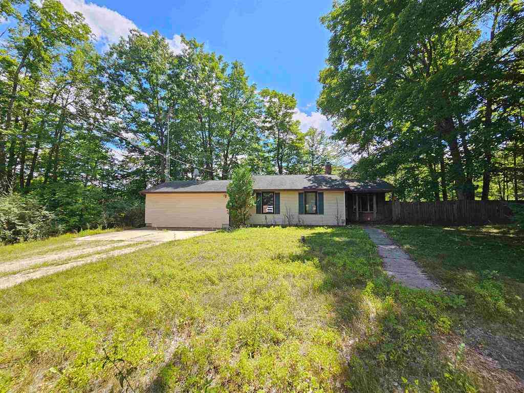 Homes For Sale - 3963 Cadillac Road <br/> Farwell, MI 48622