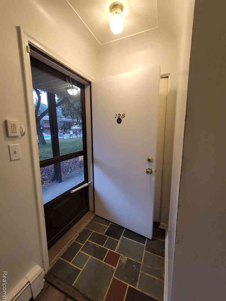 Condo For Sale - 995 N Cass Lake Road  #128<br/> Waterford, MI 48328