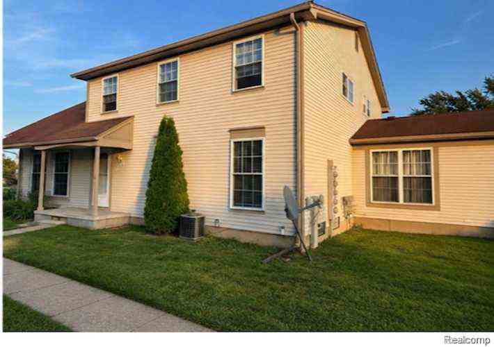 Condo For Sale - 35304 Tall Oaks Drive <br/> Sterling Heights, MI 48312
