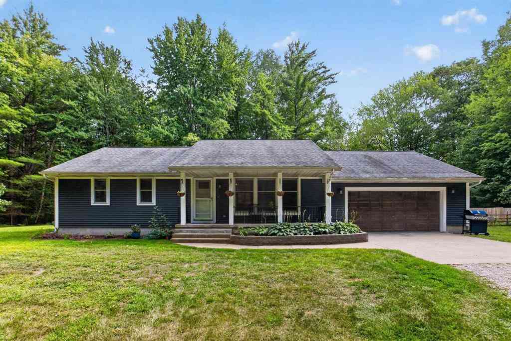 Homes For Sale - 933 W Walter Road <br/> Sanford, MI 48657