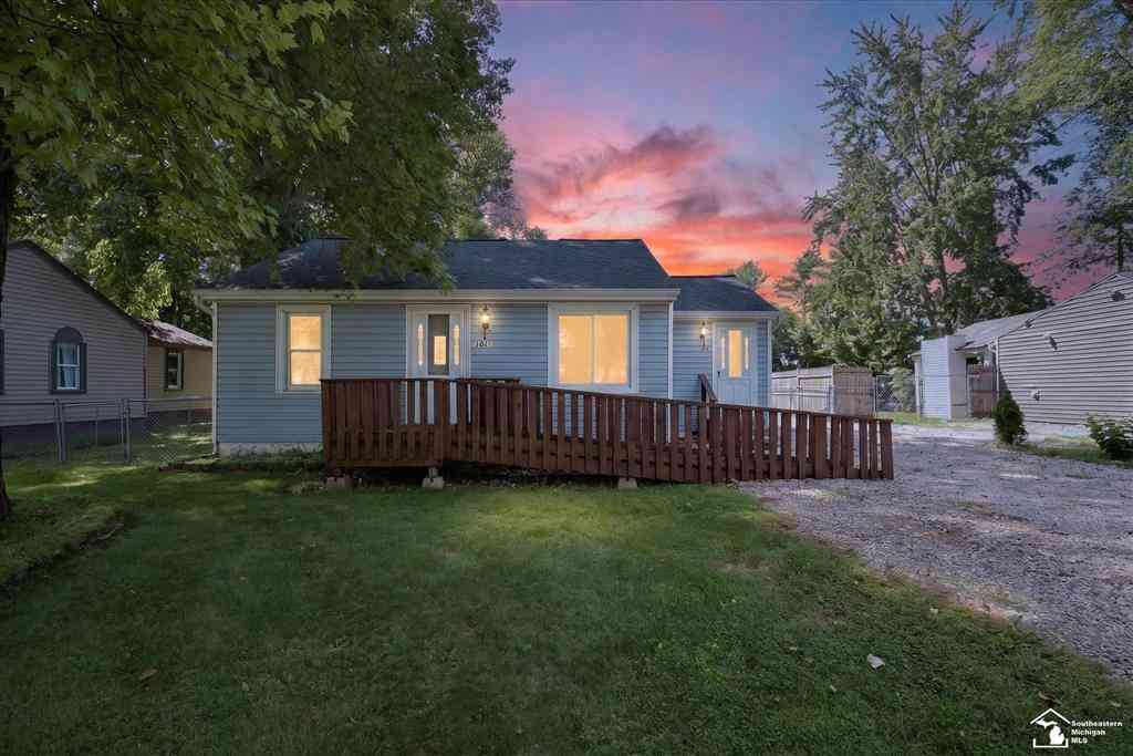 Homes For Sale - 1028 Carlton Drive <br/> Milan, MI 48160