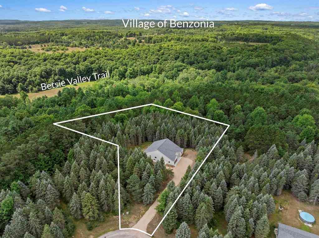 Homes For Sale - 1358 S Lipp Farm Road <br/> Benzie County, Benzonia, MI 49616