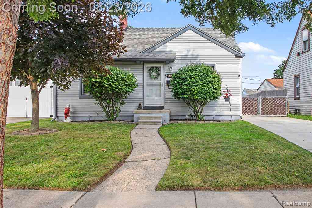 Homes For Sale - 13825 Pearl Street <br/> Southgate, MI 48195