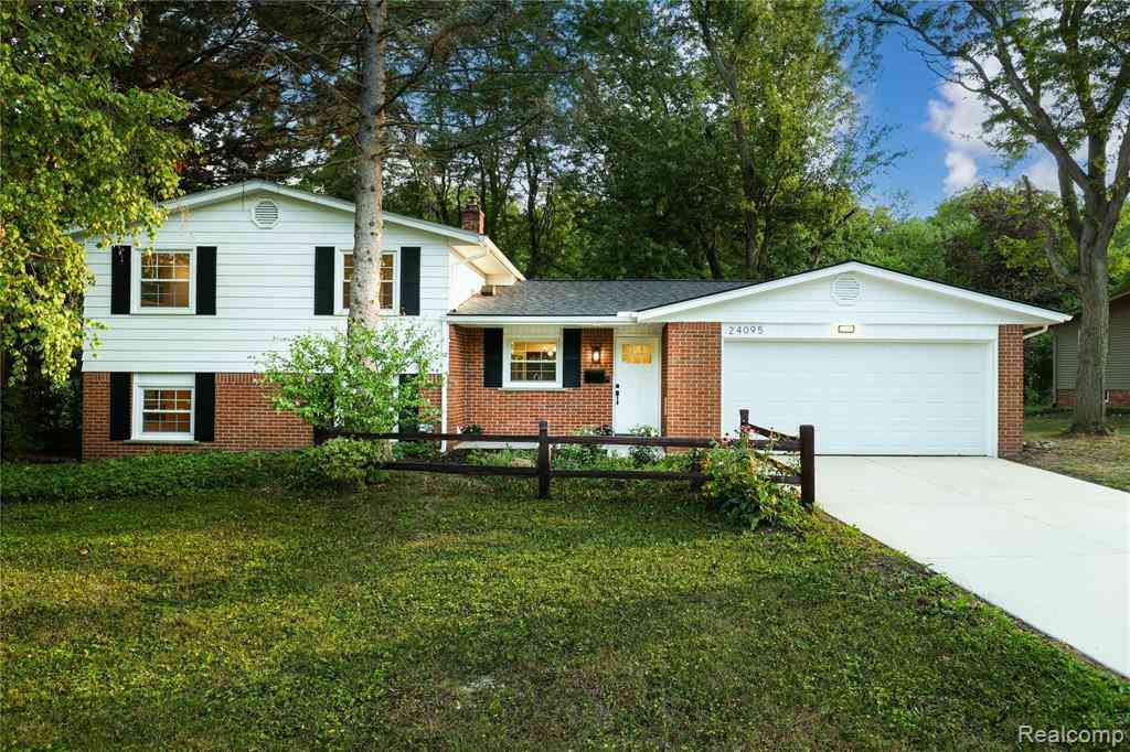 Homes For Sale - 24095 Farmington Road <br/> Farmington, MI 48336