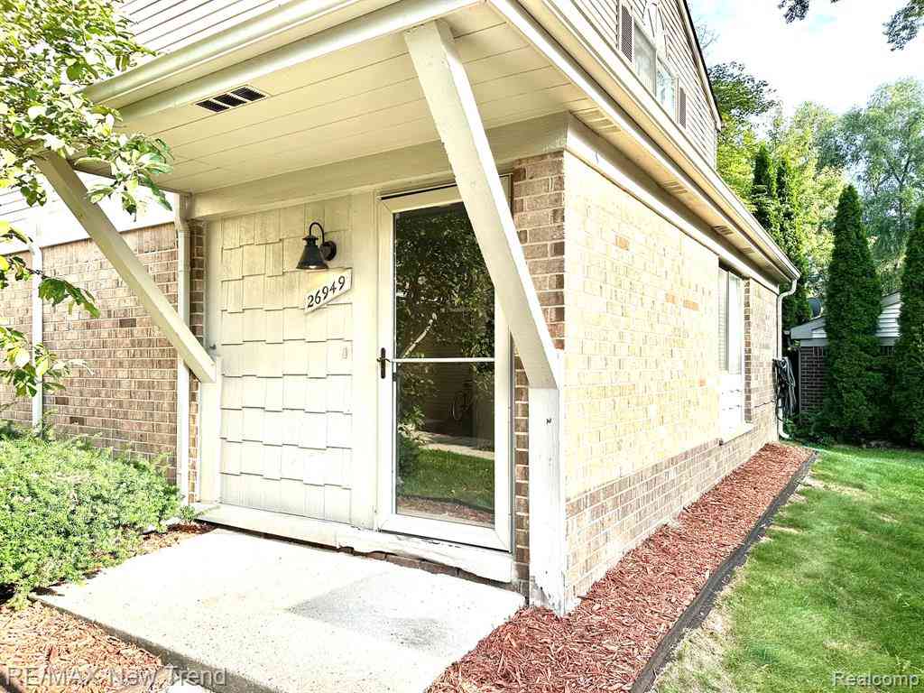 Condo For Sale - 26949 Farmbrook Villa Drive  #96<br/> Southfield, MI 48034