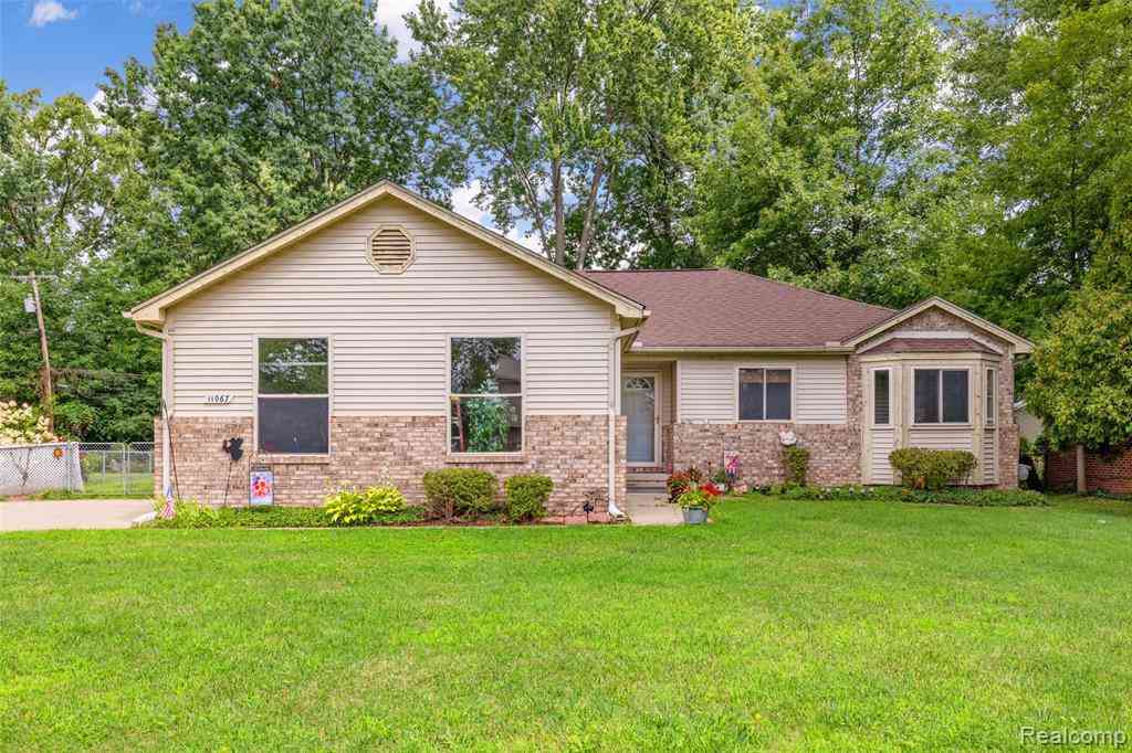 Homes For Sale - 11067 Ranch Home Court <br/> Macomb County, Shelby Twp, MI 48317
