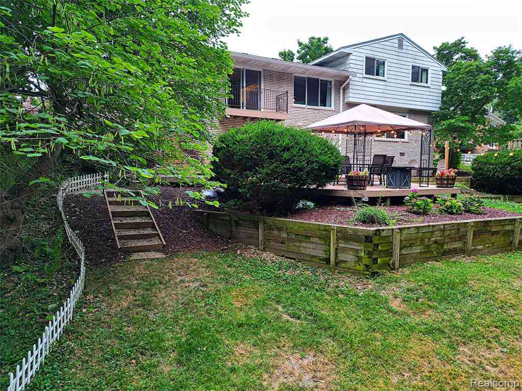 Homes For Sale - 16087 Riverside Street <br/> Livonia, MI 48154
