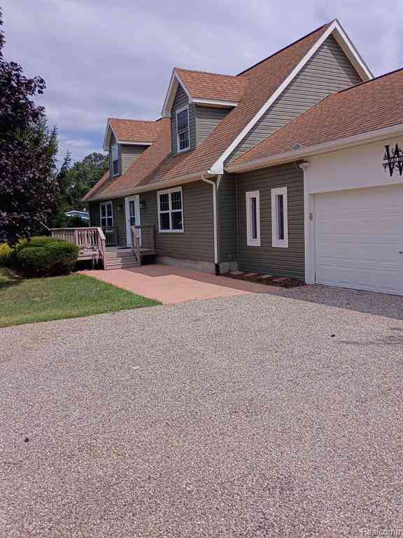 Homes For Sale - 15465 Rhoades Lane <br/> Fenton, MI 48430