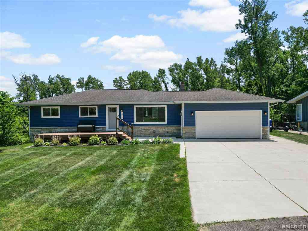 Homes For Sale - 5015 Coshocton Drive <br/> Waterford, MI 48327