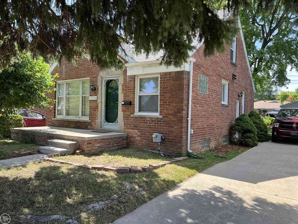 Homes For Sale - 17930 Biehl Street <br/> Roseville, MI 48066