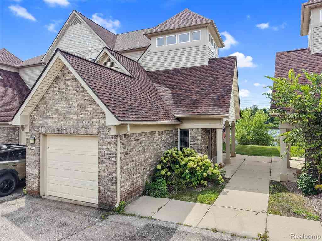 Condo For Sale - 862 Amanda Lane <br/> Pontiac, MI 48340