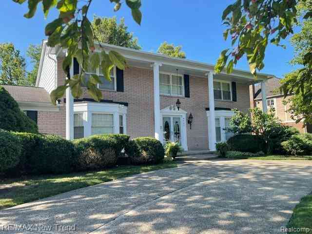 Homes For Sale - 4727 S Knoll Road <br/> West Bloomfield, MI 48323