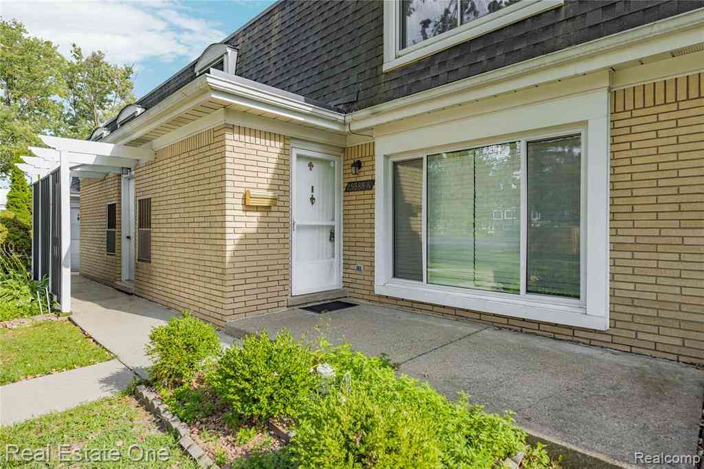 Condo For Sale - 29888 City Center Drive  #4<br/> Warren, MI 48093