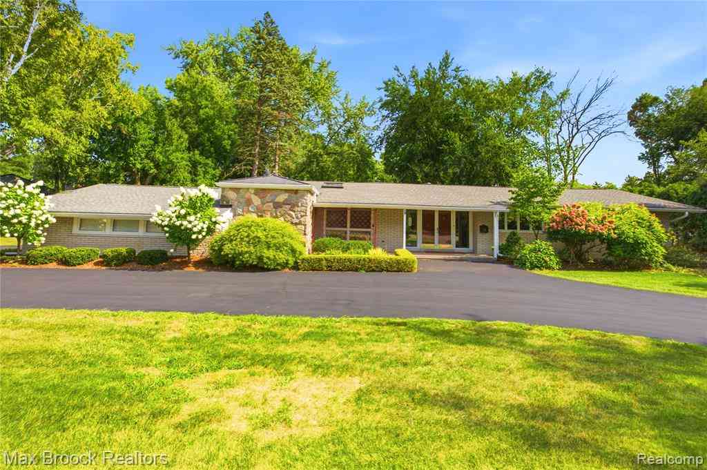 Homes For Sale - 3159 Middlebury Lane <br/> Bloomfield Hills, MI 48301