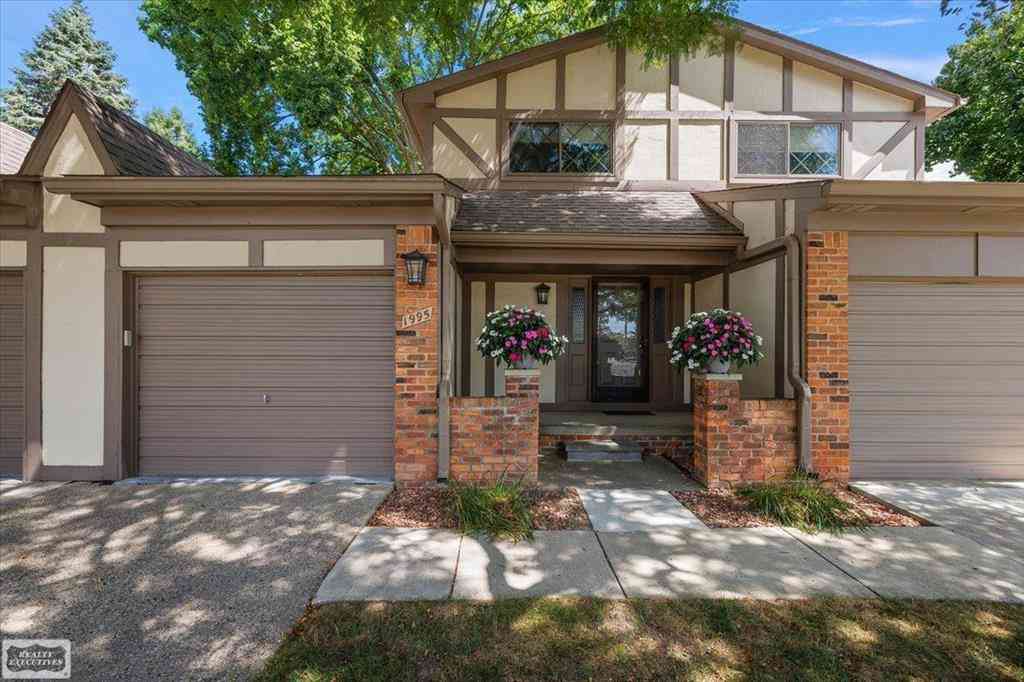 Condo For Sale - 1995 Streamwood Drive <br/> Rochester, MI 48309