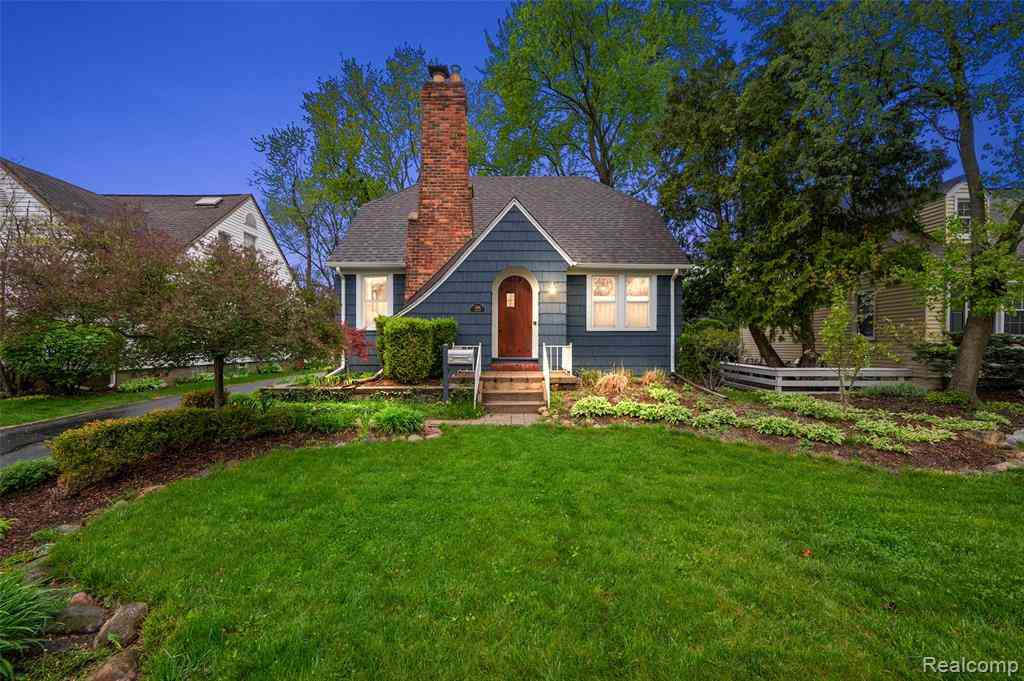 Homes For Sale - 1368 Cedar Drive <br/> Birmingham, MI 48009