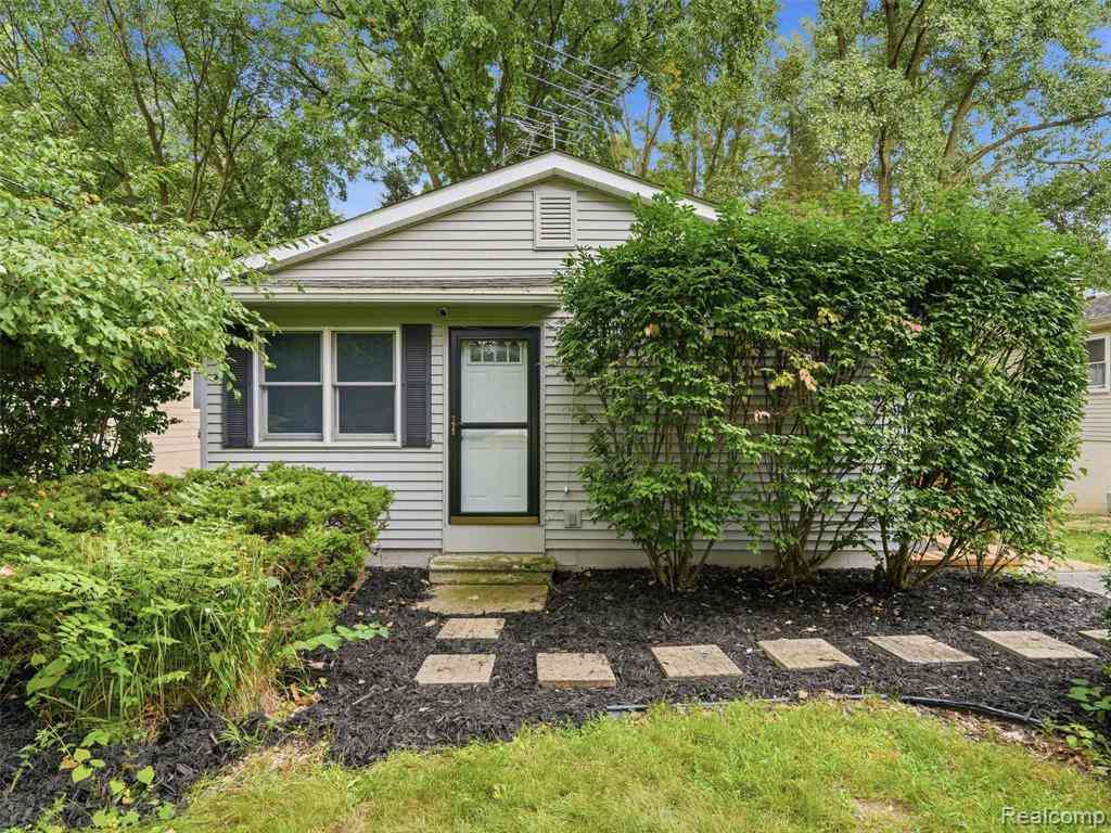 Homes For Sale - 11954 Maxfield Boulevard <br/> Hartland, MI 48353