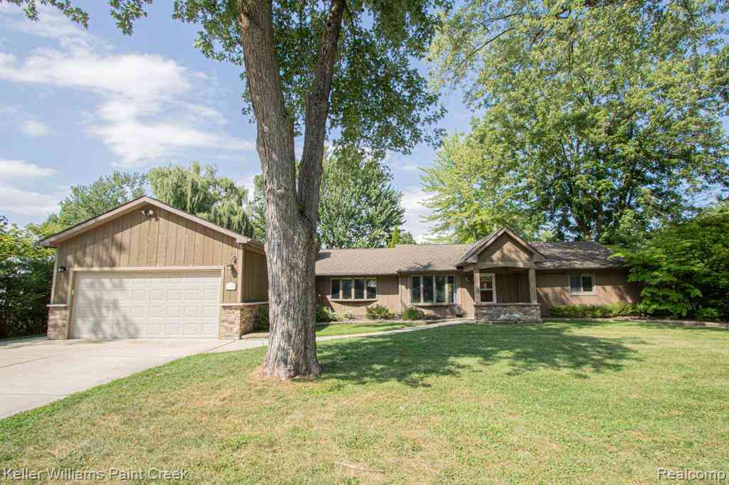 Homes For Sale - 21725 Ulrich Street <br/> Clinton Twp, MI 48036