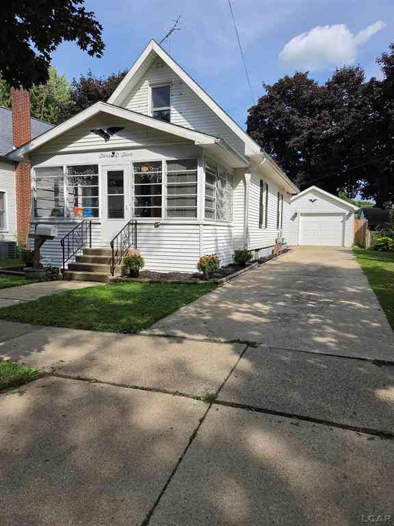 Homes For Sale - 305 Giles Avenue <br/> Blissfield, MI 49228