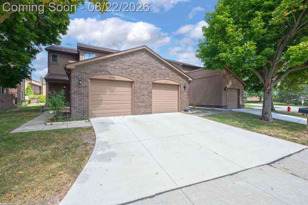 Condo For Sale - 8224 Clay Court Court <br/> Sterling Heights, MI 48313