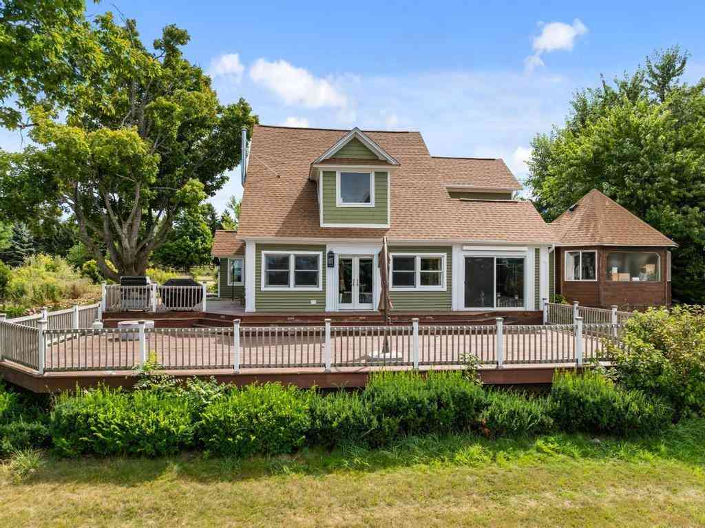 Homes For Sale - 2035 W Sheridan Road <br/> Petoskey, MI 49770