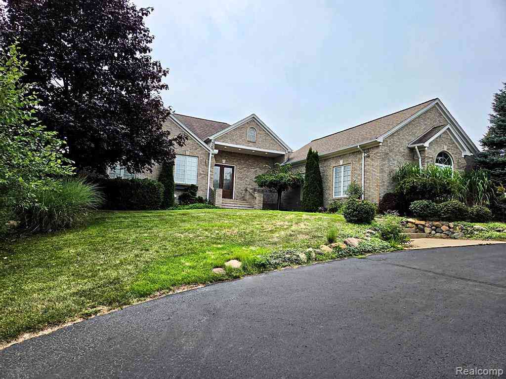 Homes For Sale - 9360 Oakmont Drive <br/> Clarkston, MI 48348