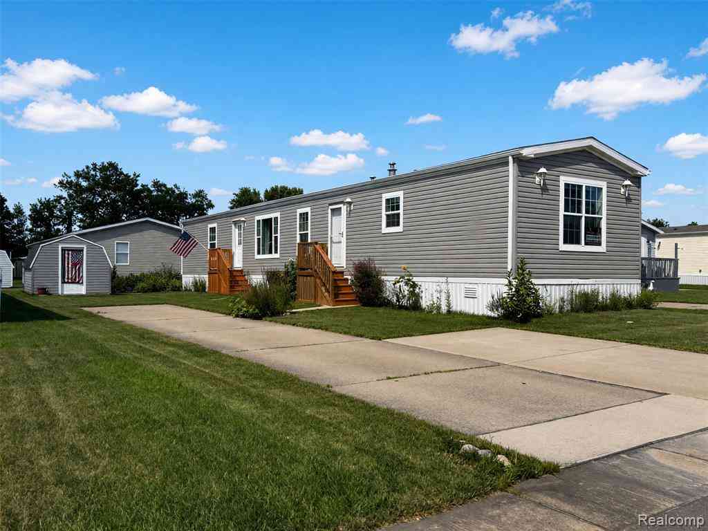 Homes For Sale - 24228 Chippewa Drive <br/> Flat Rock, MI 48134