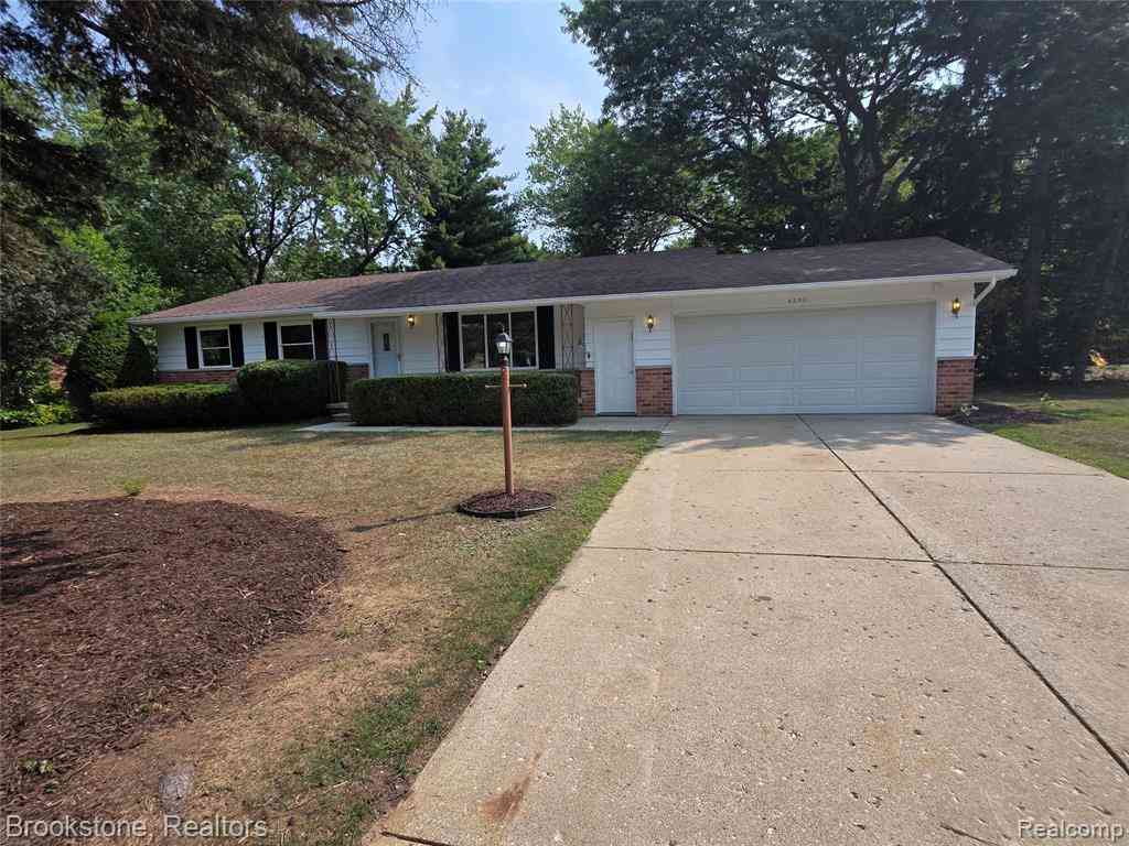 Homes For Sale - 5395 Dorchester Drive <br/> Flushing, MI 48433