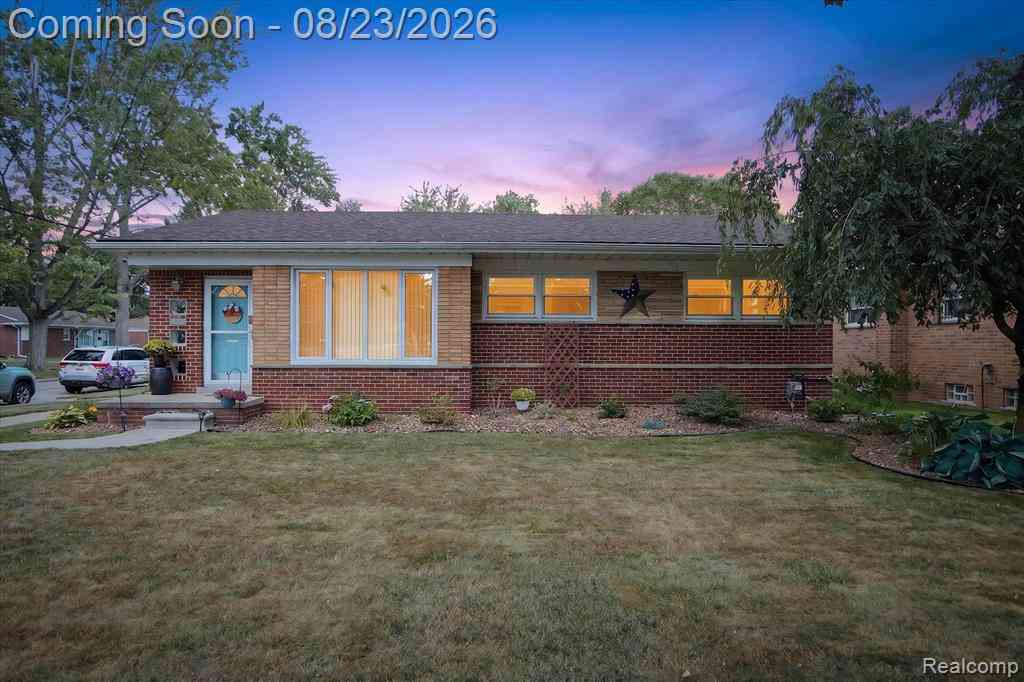 Homes For Sale - 9072 Denne Street <br/> Livonia, MI 48150