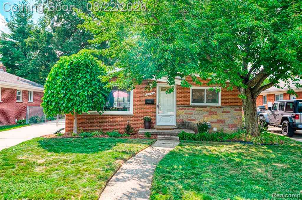 Homes For Sale - 18549 Milburn Street <br/> Livonia, MI 48152