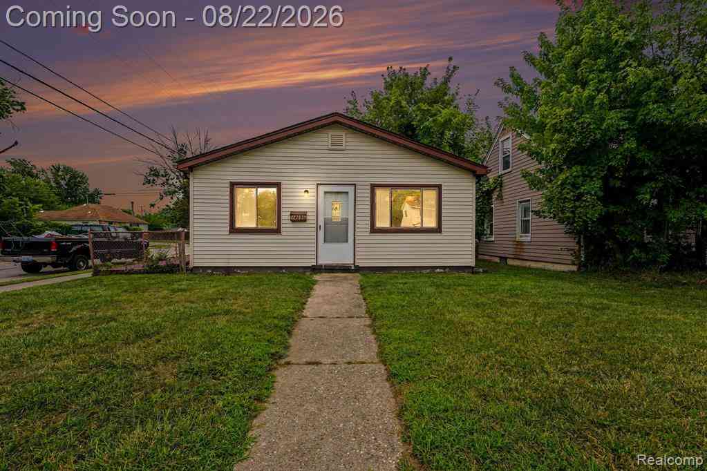 Homes For Sale - 14096 Hendricks Avenue <br/> Warren, MI 48089