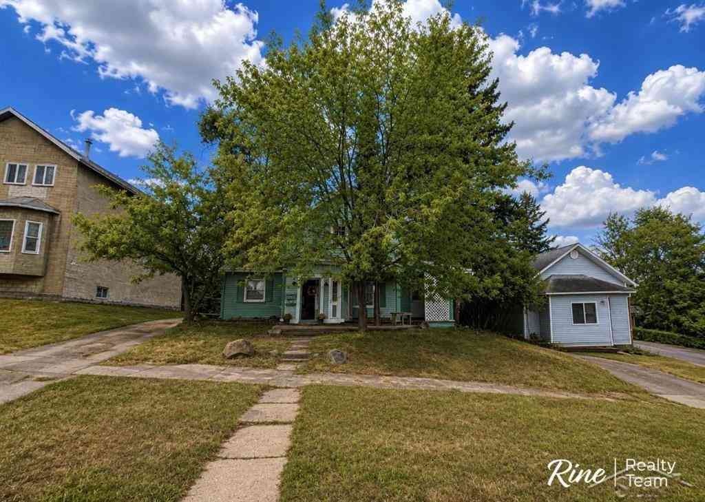 Homes For Sale - 309 E Ludington Street <br/> Iron Mountain, MI 49801