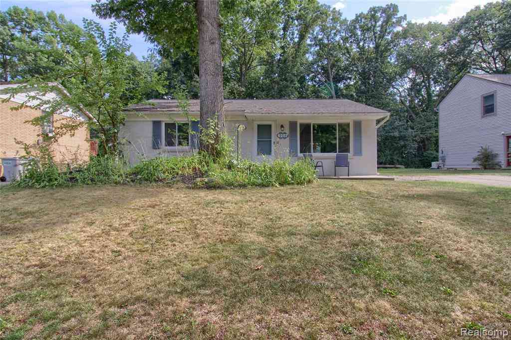 Homes For Sale - 6287 Baldwin Circle <br/> Brighton, MI 48116
