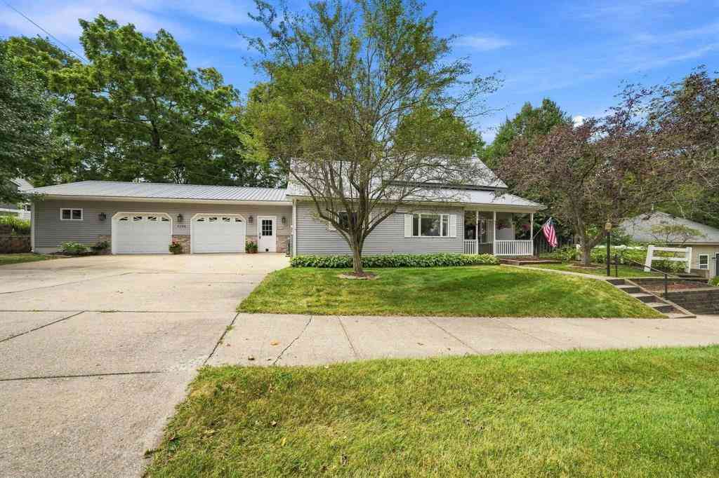 Homes For Sale - 1126 Laurel Street <br/> Cadillac, MI 49601