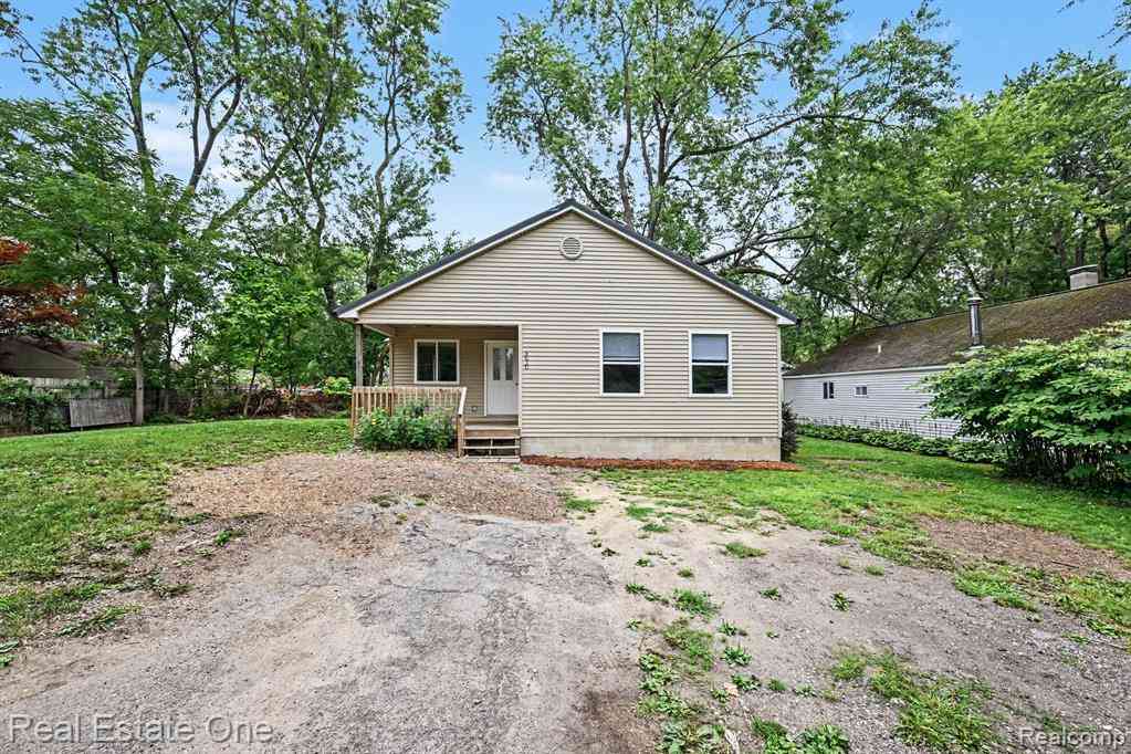 Homes For Sale - 3630 Highland Boulevard <br/> Highland, MI 48356