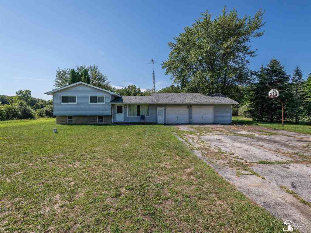 Homes For Sale - 12347 S Custer Road <br/> Dundee, MI 48131