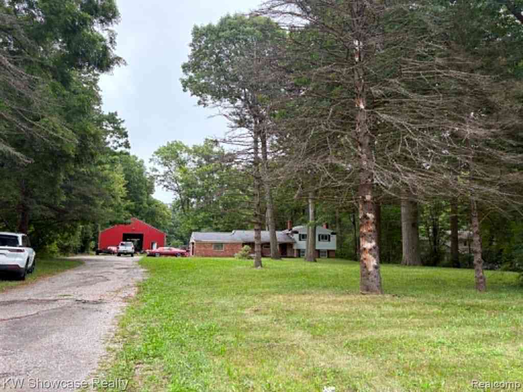 Homes For Sale - 4949 Clarkston Road <br/> Clarkston, MI 48348